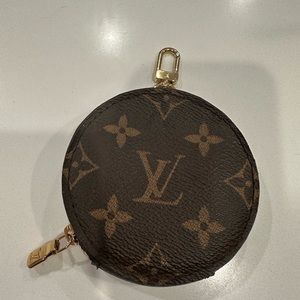 Louis vuitton monogram round coin purse